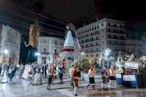 La fallera mayor de Valencia concluye la ofrenda floral a la Virgen de los Desamparados pidiéndole que el mundo fallero sea instrumento para “el bien común y la convivencia” - (foto 14) La fallera mayor de Valencia concluye la ofrenda floral a la Virgen de los Desamparados pidiéndole que el mundo fallero sea instrumento para “el bien común y la convivencia” - (foto 14)