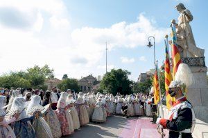 La fallera mayor de Valencia concluye la ofrenda floral a la Virgen de los Desamparados pidiéndole que el mundo fallero sea instrumento para “el bien común y la convivencia” - (foto 16) La fallera mayor de Valencia concluye la ofrenda floral a la Virgen de los Desamparados pidiéndole que el mundo fallero sea instrumento para “el bien común y la convivencia” - (foto 16)