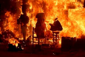 Les falles 2021 ja són història: València viu la seua cremà més diferent - (foto 9)