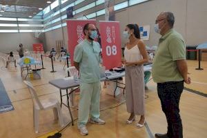Los concejales de Sanidad y de Deportes visitan el nuevo centro de vacunación en el polideportivo del Toscar - (foto 3)