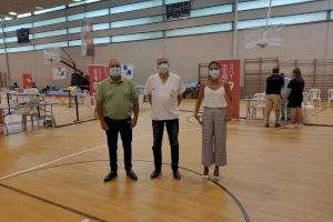Los concejales de Sanidad y de Deportes visitan el nuevo centro de vacunación en el polideportivo del Toscar - (foto 4)