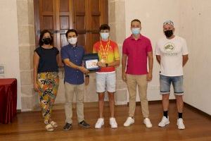 Llíria reconeix els recents èxits del jove ciclista local Eric Igual