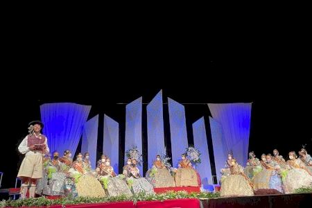 Alaquàs fa solemne imposició de bandes a les seues Falleres Majors i representants de les onze comissions per a les Falles 2021