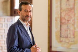 El alcalde de Elche considera que es una buena noticia para el calzado y para la ciudad que más de 20 firmas ilicitanas asistan a la Feria de Milán