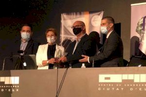 El Ayuntamiento de la Vila Joiosa recibe el reconocimiento del OEDI por su servicio de atención temprana de VioGen en el I Congreso Internacional de Violencia Digital de Elche - (foto 4)