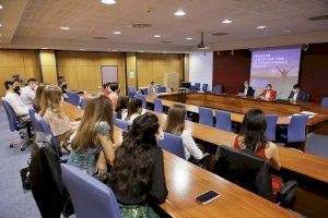 L’UJI lliura els diplomes a l’estudiantat de Màster ELIT per la participació en el projecte internacional Virtual Business Professional - (foto 5) L’UJI lliura els diplomes a l’estudiantat de Màster ELIT per la participació en el projecte internacional Virtual Business Professional - (foto 5)