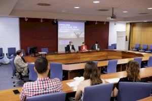 L’UJI lliura els diplomes a l’estudiantat de Màster ELIT per la participació en el projecte internacional Virtual Business Professional - (foto 8) L’UJI lliura els diplomes a l’estudiantat de Màster ELIT per la participació en el projecte internacional Virtual Business Professional - (foto 8)