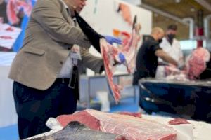 El ronqueo de un atún de 200 kg abre el concurso de tartar de atún rojo del Mediterráneo en el que vence el restaurante Tapes La Xara (Dénia) - (foto 2) El ronqueo de un atún de 200 kg abre el concurso de tartar de atún rojo del Mediterráneo en el que vence el restaurante Tapes La Xara (Dénia) - (foto 2)