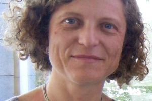 Mónica Bolufer, premiada por su investigación sobre las costumbres sociales en el pensamiento ilustrado Mónica Bolufer, premiada por su investigación sobre las costumbres sociales en el pensamiento ilustrado