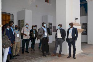 El Museu de la Festa rep la visita d’una delegació de les illes de Sao Tomé i Príncipe i Cap Verd en el marc del projecte de cooperació REHDES