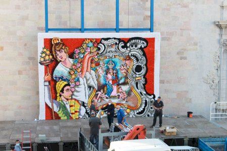 El tapís per a l'ofrena de les Falles 2021 ja llueix a Burriana