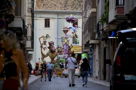 Amb la Plantà dels monuments, Borriana inicia la cita fallera més històrica