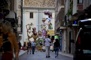 Con la Plantà de los monumentos, Burriana inicia la cita fallera más histórica
