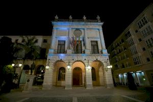 L'Ajuntament de Gandia s'il·lumina de color turquesa per a donar visibilitat a la Dislèxia L'Ajuntament de Gandia s'il·lumina de color turquesa per a donar visibilitat a la Dislèxia