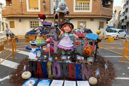La Comissió Plaça de Cervantes planta la falla infantil que va servir de base per a la creació de la Guia Didàctica “Falles sense Foc” La Comissió Plaça de Cervantes planta la falla infantil que va servir de base per a la creació de la Guia Didàctica “Falles sense Foc”