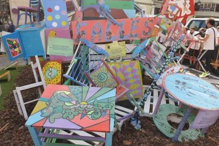 La Fundació SASM planta una falla a l'estil de l’estoreta velleta realitzada per usuaris i treballadors del centre La Fundació SASM planta una falla a l'estil de l’estoreta velleta realitzada per usuaris i treballadors del centre