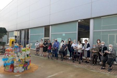 El grup de majors de ‘Espai Gran’ de l'Ajuntament d'Almussafes celebra les falles El grup de majors de ‘Espai Gran’ de l'Ajuntament d'Almussafes celebra les falles