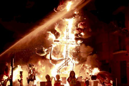 Borriana encén la metxa de les Falles de 2022 Borriana encén la metxa de les Falles de 2022
