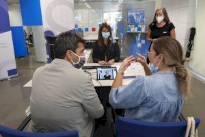 Suma implanta en sus oficinas un sistema de vídeo interpretación en lengua de signos para garantizar la atención a las personas sordas - (foto 2) Suma implanta en sus oficinas un sistema de vídeo interpretación en lengua de signos para garantizar la atención a las personas sordas - (foto 2)