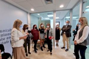 Bravo destaca que la buena coordinación de la OAVD de Carlet ha permitido asistir a 585 mujeres desde su apertura