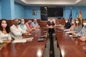  Imagen de la reunión mantenida recientemente con representantes de AEPIR, FEPEVAL y Ayuntamiento