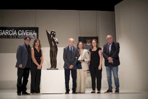 Museros concede su primer Premio Cultural al escultor local Adrià García Civera Museros concede su primer Premio Cultural al escultor local Adrià García Civera