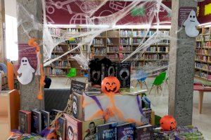 La Biblioteca Municipal celebra Halloween amb el contacontes “La ruta dels monstres oblidats” i una exposició de llibres terrorífica
