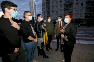Gandia inaugura una placa en memòria de Javier Abil Orpegui i el reconeix com a víctima de l’homofòbia - (foto 2) Gandia inaugura una placa en memòria de Javier Abil Orpegui i el reconeix com a víctima de l’homofòbia - (foto 2)