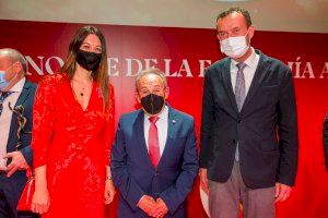 Carlos González: “La noche de la economía sirve para hacer visible el gran potencial empresarial de una provincia emprendedora” - (foto 2) Carlos González: “La noche de la economía sirve para hacer visible el gran potencial empresarial de una provincia emprendedora” - (foto 2)