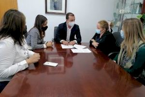 El Ayuntamiento de Peñíscola suscribe un convenio con la Associació de Comerciants para la promoción y dinamización del comercio en la localidad - (foto 3)