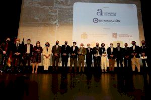 El presidente de la Diputación preside la entrega de galardones, que en esta primera edición han recaído en la Federación Nacional de Comunidades de Regantes y en el experto Francisco Cabezas El presidente de la Diputación preside la entrega de galardones, que en esta primera edición han recaído en la Federación Nacional de Comunidades de Regantes y en el experto Francisco Cabezas
