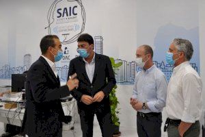 El alcalde, Luis Barcala, y el concejal de Innovación y Coordinación, Antonio Peral, en una visita a las oficinas del SAIC de la plaza Séneca, junto a algunos vecinos y técnicos El alcalde, Luis Barcala, y el concejal de Innovación y Coordinación, Antonio Peral, en una visita a las oficinas del SAIC de la plaza Séneca, junto a algunos vecinos y técnicos