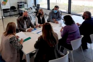 El PP critica que el PSOE converteix les desaladores en càrrega per als ajuntaments i el PPCS reclama a Sánchez 3 milions per a mitigar les despeses El PP critica que el PSOE converteix les desaladores en càrrega per als ajuntaments i el PPCS reclama a Sánchez 3 milions per a mitigar les despeses