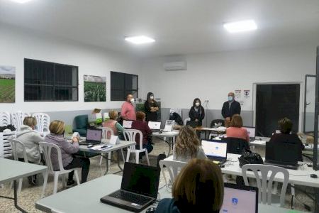 Orihuela programa dos cursos de alfabetización digital en pedanías Orihuela programa dos cursos de alfabetización digital en pedanías