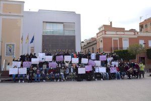 L’Institut de Secundària de Sedaví ix al carrer per a donar suport a la continuïtat de l’assignatura de Filosofia en el sistema educatiu