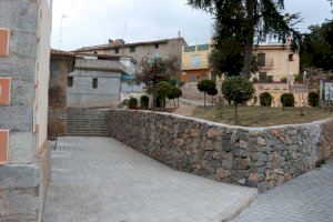 El Ayuntamiento de Onda remodela el jardín de Artesa para mitigar el problema de humedades de la Iglesia El Ayuntamiento de Onda remodela el jardín de Artesa para mitigar el problema de humedades de la Iglesia