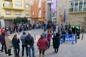 Calp se concentra contra la violencia de género en el 25-N Calp se concentra contra la violencia de género en el 25-N
