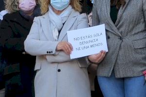 Calp se concentra contra la violencia de género en el 25-N - (foto 5) Calp se concentra contra la violencia de género en el 25-N - (foto 5)