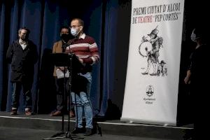 Sebastià Carratalà guanya l'II Premi de Novel·la‘Isabel-Clara Simó’ i David Sánchez Pacheco el XLVII Premi de Teatre ‘Pep Cortés’ - (foto 3) Sebastià Carratalà guanya l'II Premi de Novel·la‘Isabel-Clara Simó’ i David Sánchez Pacheco el XLVII Premi de Teatre ‘Pep Cortés’ - (foto 3)
