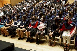La UJI celebra los actos de graduación de más de 305 alumnos de la Facultad de Ciencias Humanas y Sociales del curso 2019-2020 - (foto 2) La UJI celebra los actos de graduación de más de 305 alumnos de la Facultad de Ciencias Humanas y Sociales del curso 2019-2020 - (foto 2)