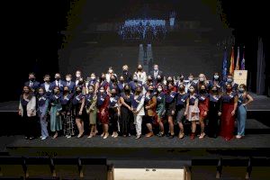 La UJI celebra los actos de graduación de más de 305 alumnos de la Facultad de Ciencias Humanas y Sociales del curso 2019-2020 - (foto 8) La UJI celebra los actos de graduación de más de 305 alumnos de la Facultad de Ciencias Humanas y Sociales del curso 2019-2020 - (foto 8)
