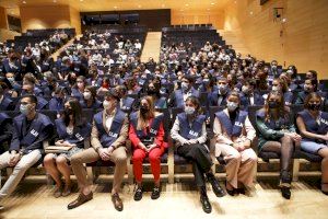 La UJI celebra los actos de graduación de más de 305 alumnos de la Facultad de Ciencias Humanas y Sociales del curso 2019-2020 - (foto 17) La UJI celebra los actos de graduación de más de 305 alumnos de la Facultad de Ciencias Humanas y Sociales del curso 2019-2020 - (foto 17)