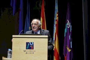 La UJI celebra los actos de graduación de más de 305 alumnos de la Facultad de Ciencias Humanas y Sociales del curso 2019-2020 - (foto 18) La UJI celebra los actos de graduación de más de 305 alumnos de la Facultad de Ciencias Humanas y Sociales del curso 2019-2020 - (foto 18)