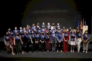 La UJI celebra los actos de graduación de más de 305 alumnos de la Facultad de Ciencias Humanas y Sociales del curso 2019-2020 - (foto 20) La UJI celebra los actos de graduación de más de 305 alumnos de la Facultad de Ciencias Humanas y Sociales del curso 2019-2020 - (foto 20)