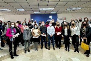 Hoy comienzan a trabajar 38 personas desempleadas mayores de 30 años para reforzar los departamento municipales