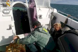 Rescatan a una surfista en Alicante tras estar una hora a la deriva por el viento