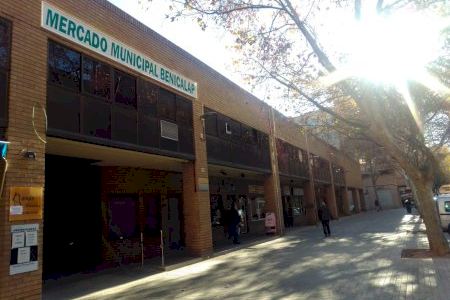 El Mercat Municipal de Benicalap celebra el Nadal sortejant vals de compra entre tots els seus clients