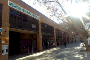 El Mercado Municipal de Benicalap celebra la Navidad sorteando vales de compra entre todos sus clientes