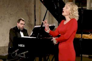 La soprano Minerva Moliner canta al amor en el Teatre Payà de Burriana