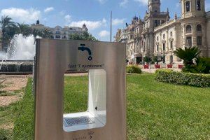 Fuente de agua filtrada y refrigerada en la plaza del Ayuntamiento Fuente de agua filtrada y refrigerada en la plaza del Ayuntamiento